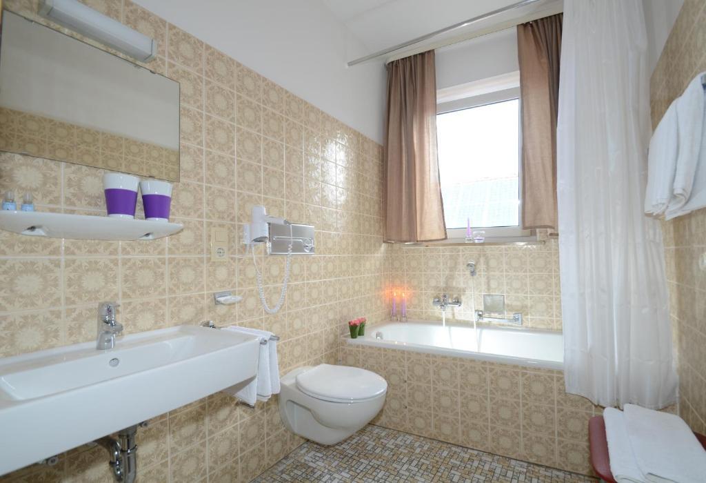 Gasthof Zur Post Hotel Und Parkplatz فوهنشتراوس الغرفة الصورة