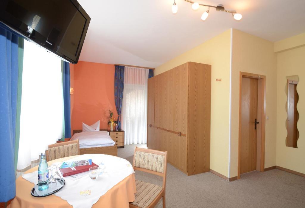 Gasthof Zur Post Hotel Und Parkplatz فوهنشتراوس الغرفة الصورة